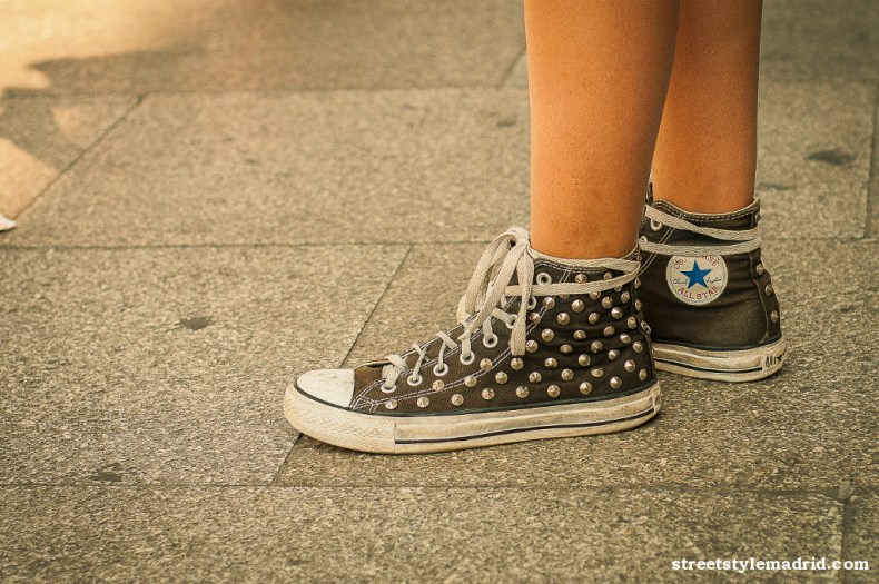 Curiosa customización con tachuelas