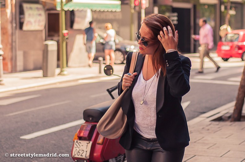 Blazer azul marino y camiseta
