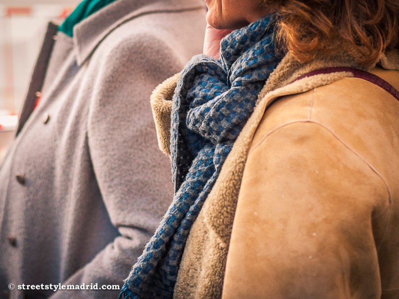 Marrón, azul y gris