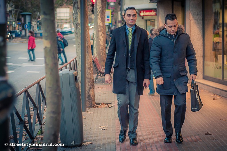 Street Style en Madrid pareja con traje y corbata