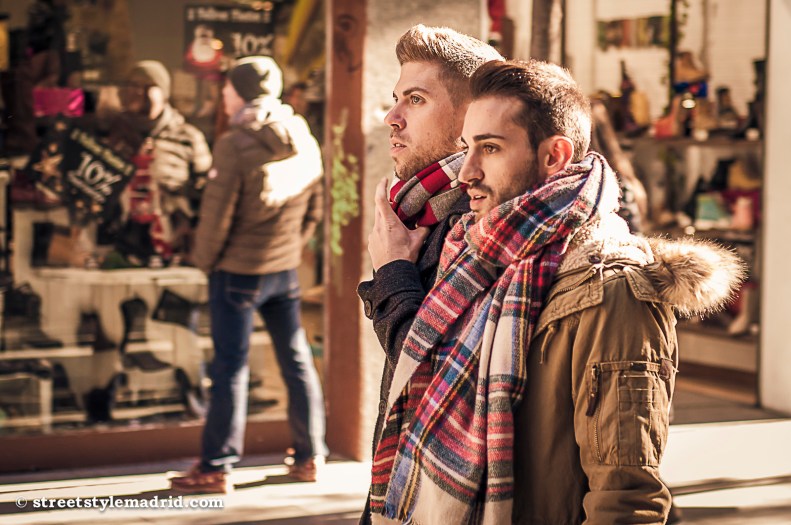 Street style Madrid, bufanda manta de cuadros escoceses