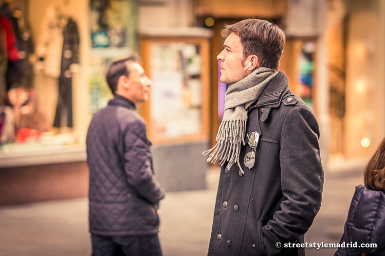 Parka azul marino, gafas ray ban, street style madrid