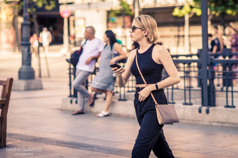 Look total black, todo negro, camiseta básica negra, pantalón negro