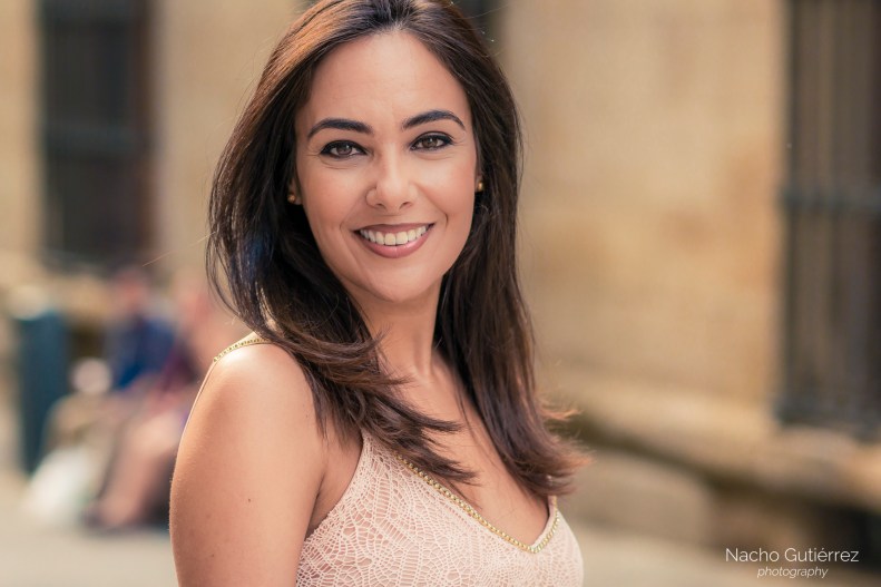 Street style con vestido corto rosa, escote en V, tacones, Madrid, ootd, fashion blogger, Laura_book