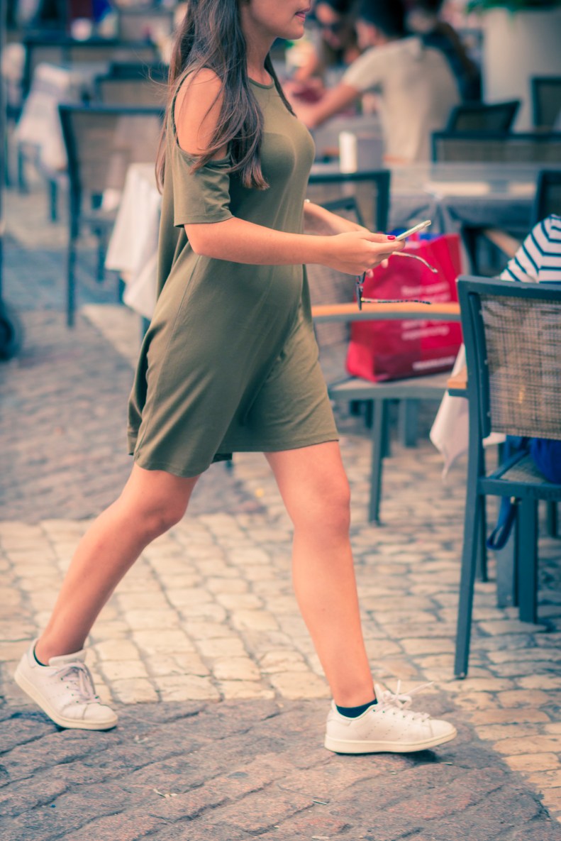 street style, madrid, moda, fashion, ootd, streetstyle, vestido, dress, verde militar, caqui, Khaki, sneakers